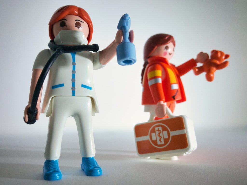 Playmobil illustrant des métiers -Enquêtes sur notre enfance - Photo by Daniele D'Andreti on Unsplash