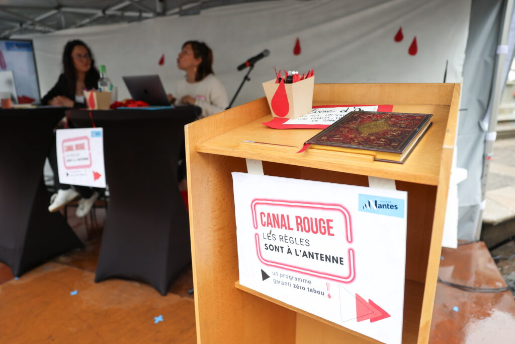 Canal Rouge les règles sont à l'antenne. Recueil de témoignages sur des situations vécues.