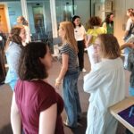 Photo de l'atelier animé en non mixité Mesdames, prenez votre place ! animé à la Nantes Digital Week. Des femmes échangent pour mieux se connaître en début d'atelier