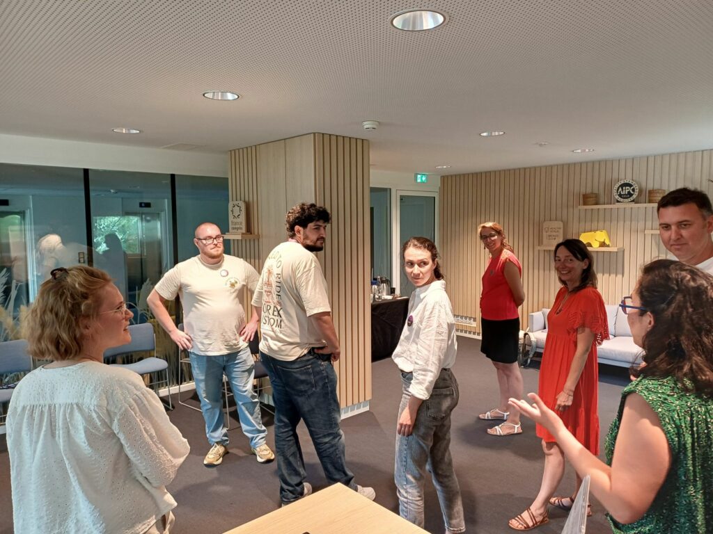 Photo de l'atelier animé en mixité Alliés et alliées un rôle à jouer au quotidien animé à la Nantes Digital Week. Les participantes et participants mettre en pratique l'occupation de l'espace