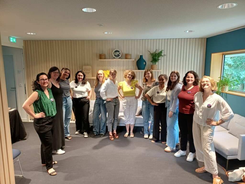 Photo de l'atelier animé en non mixité Mesdames, prenez votre place ! animé à la Nantes Digital Week. Les participantes en photo de fin d'atelier