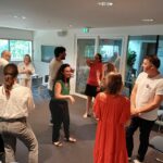 Photo de l'atelier animé en mixité Alliés et alliées un rôle à jouer au quotidien animé à la Nantes Digital Week. Les participantes et participants prennent conscience du rôle de leur posture, corps et voix pour occuper la place de manière juste