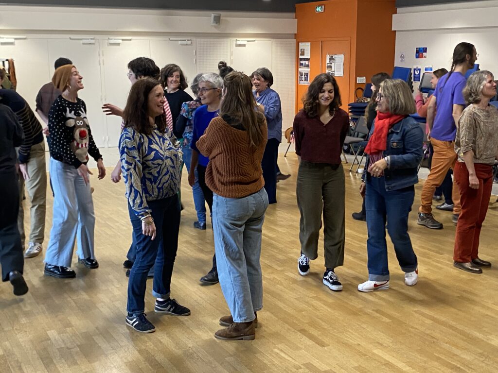 Atelier team building avec des exercices inspirés de l'improvisation théâtrale