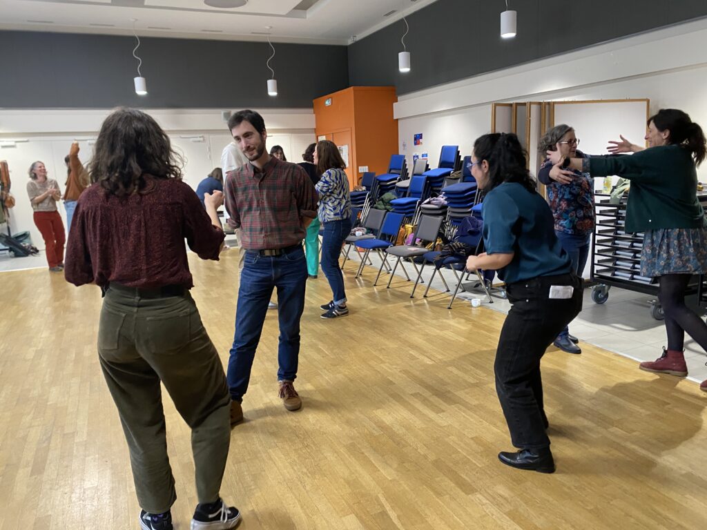 Atelier team building avec improvisation théâtrale