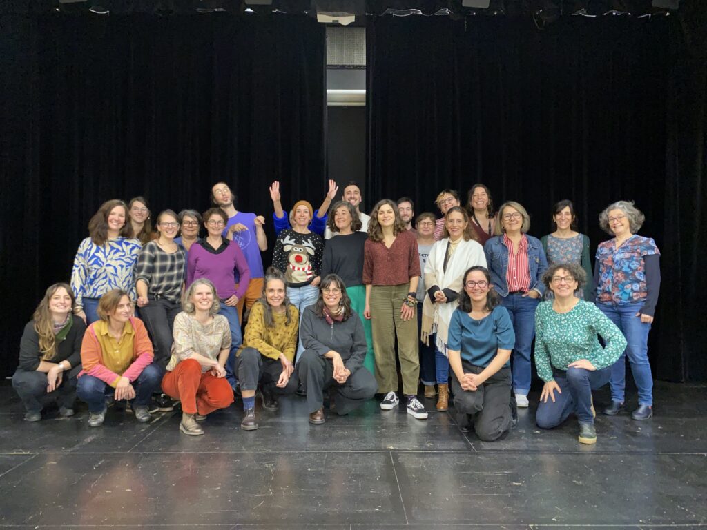 Participant et participantes après un atelier avec de l'improvisation théâtrale