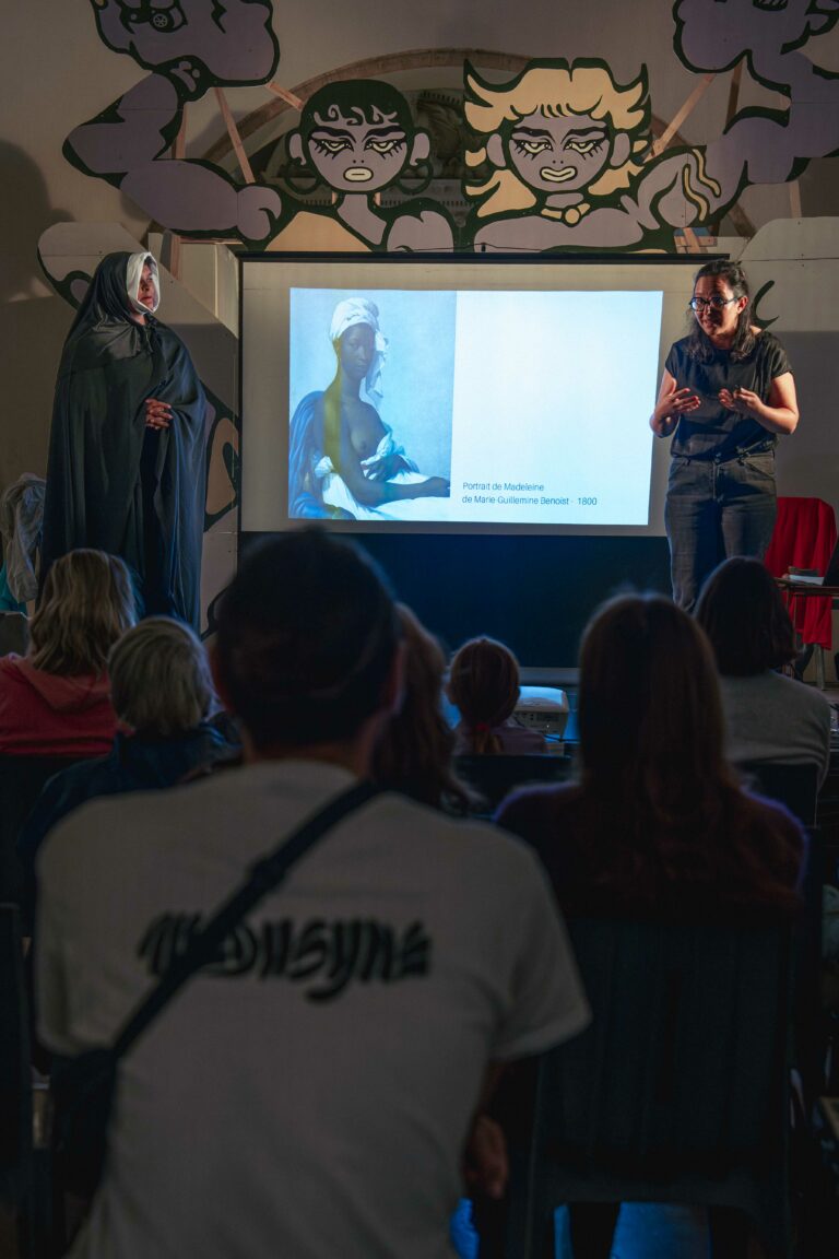 Photo Conférence Spectacle Rendre visible les femmes oubliées de l'Histoire. Photo de Gwenaelle Masle
